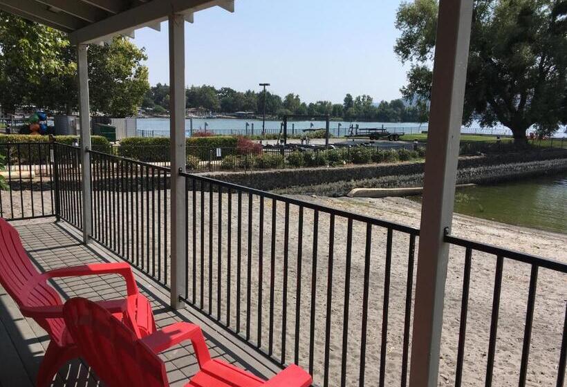 Студия Deluxe, Clear Lake Cottages & Marina