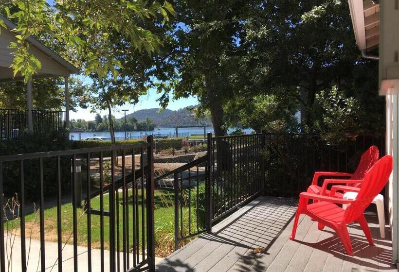 Студия Стандарт, Clear Lake Cottages & Marina
