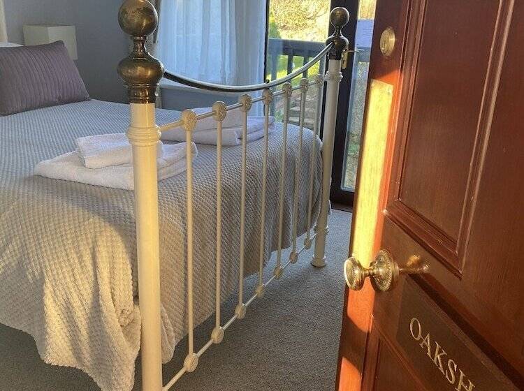 Номер Стандарт, The Trooper Inn