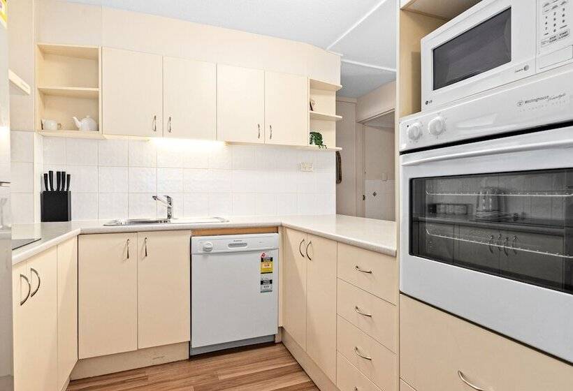 Апартаменты 2 Спальни, Windward Apartments