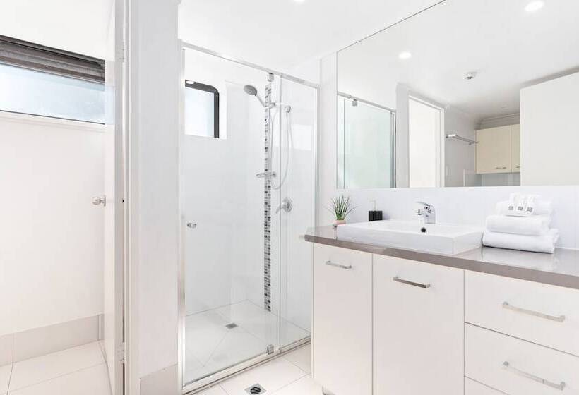 Апартаменты 3 Спальни, Windward Apartments