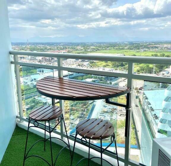 Студио Стандарт с Балконом, Amirah’s Place Azure North