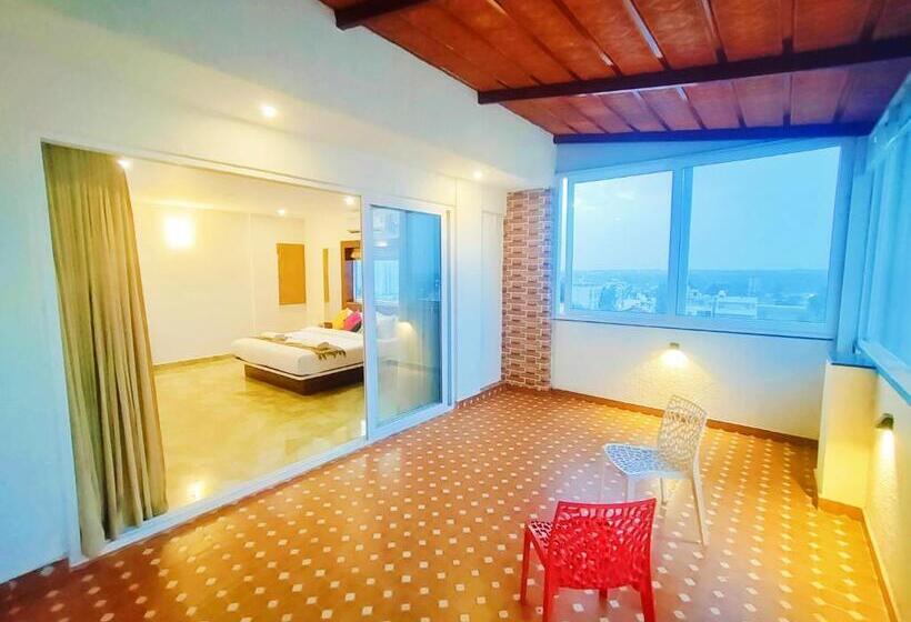 小型套房, Keerthis Royal Suites Kempegowda International Airport