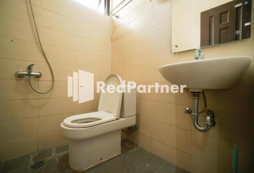 Quarto Estandar Individual, Toba Mansion Syariah Near Benhil Redpartner