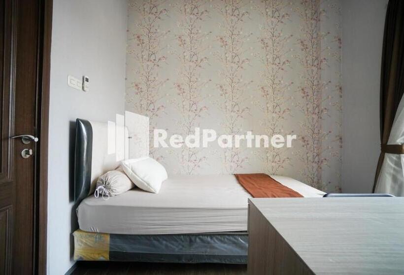 Quarto Estandar Individual, Toba Mansion Syariah Near Benhil Redpartner