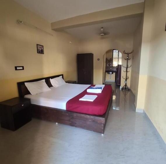 Номер Deluxe с Балконом, Regina Residency Inn