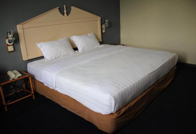 Номер Deluxe Кровать Кинг, Sandakan Inn