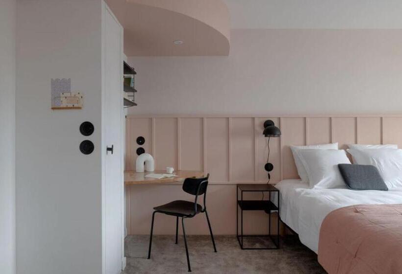 Superior Room with Terrace, Hôtel Le Prieuré