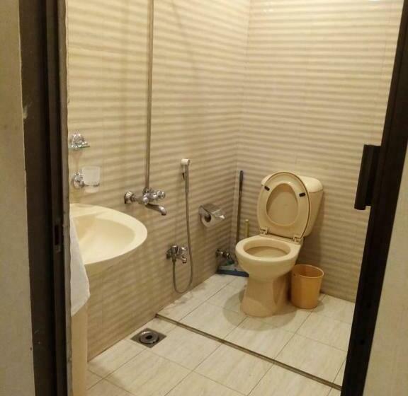 اتاق لوکس, Inn