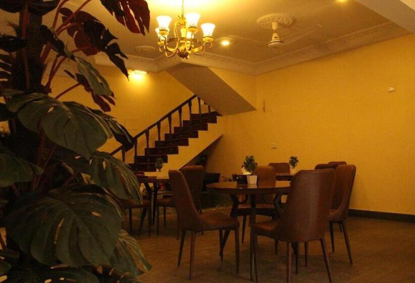 اتاق خانوادگی, Inn