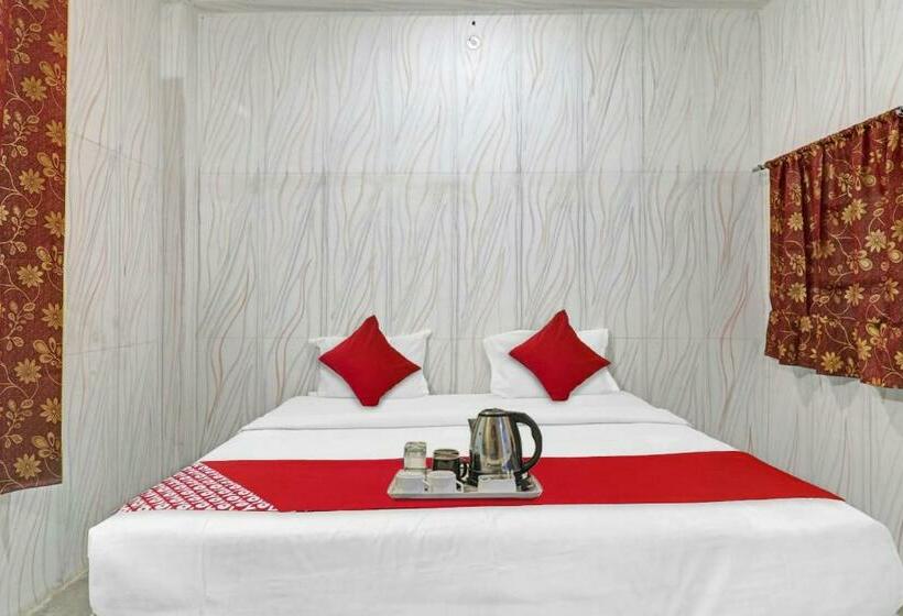 חדר קלאסי לשלושה, Flagship Sana Guest House Near Chaudhary Charan Singh International Airport