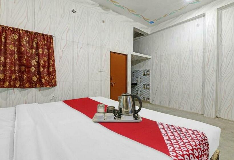 חדר קלאסי לשלושה, Flagship Sana Guest House Near Chaudhary Charan Singh International Airport