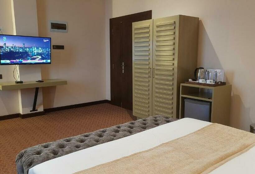 Номер Deluxe, Viluxey City