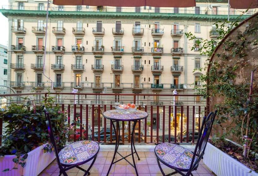 سوییت جونیور با بالکن, Leucosya Luxury Rooms