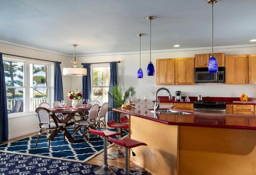 스위트 킹사이즈 침대, Bayfront Marin House
