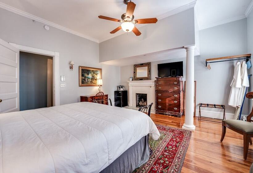 اتاق استاندارد, Riverdale Inn