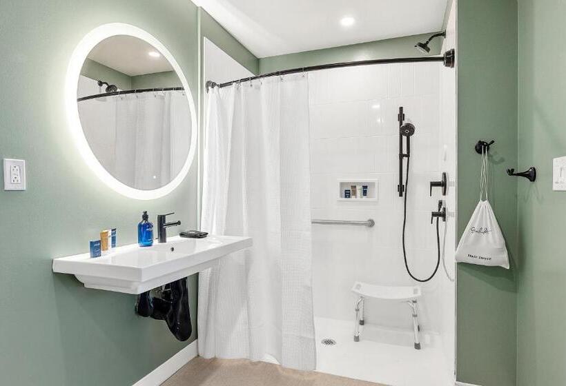 Номер Стандарт Кровать Кинг Адаптированный для Инвалидов, The Starlight Motor Inn