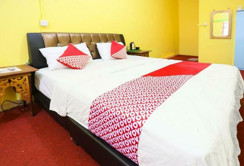 Номер Deluxe Кровать Кинг, Oyo 91839 Penginapan Sulthan Penyengat Syariah