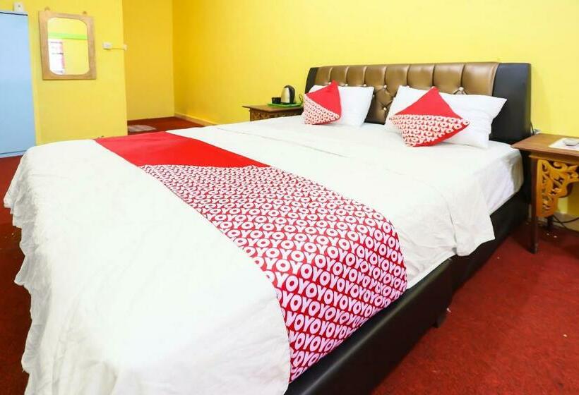 Номер Deluxe Кровать Кинг, Oyo 91839 Penginapan Sulthan Penyengat Syariah