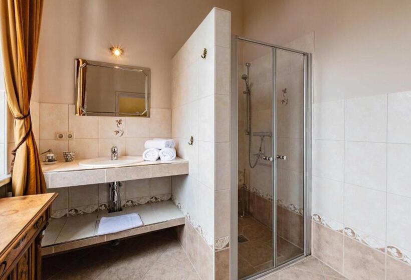 Номер Стандарт, Schlosshotel Gross Koethel