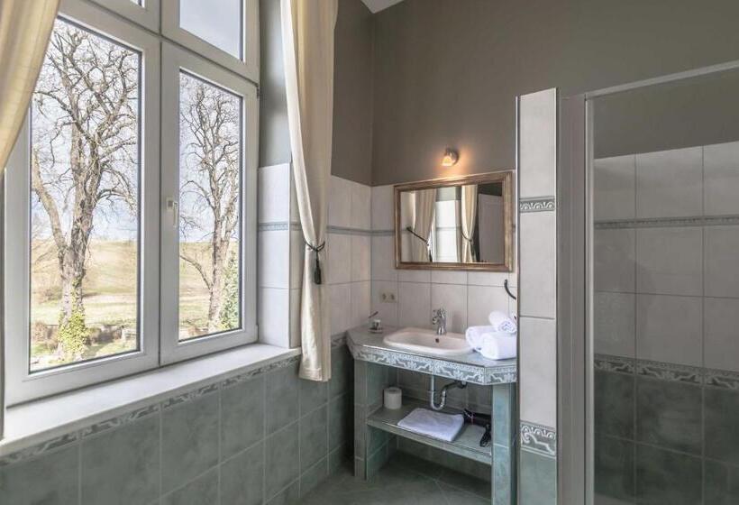 Номер Стандарт, Schlosshotel Gross Koethel