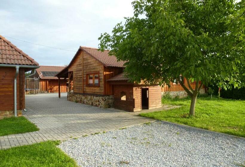기본룸, Restaurace Vráž