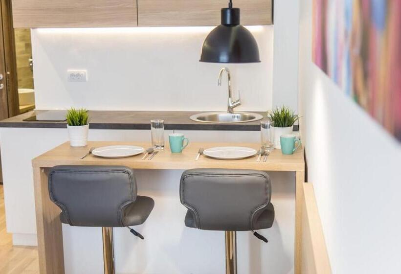 اتاق استاندارد, Empire Luxury Apartments