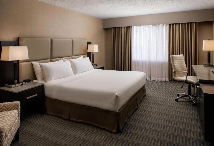 キングサイズベッドのスタンダードルーム, Pomeroy Hotel & Conference Centre