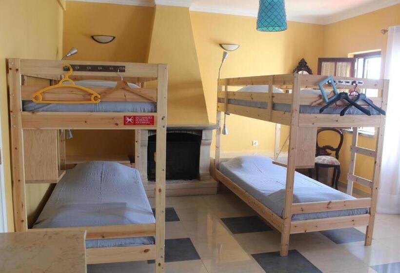 Кровать в Общей Комнате, Ericeira Chill Hill Hostel & Private Rooms   Peach Garden