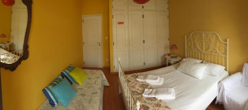 Номер Стандарт Совместная Ванная, Ericeira Chill Hill Hostel & Private Rooms   Peach Garden