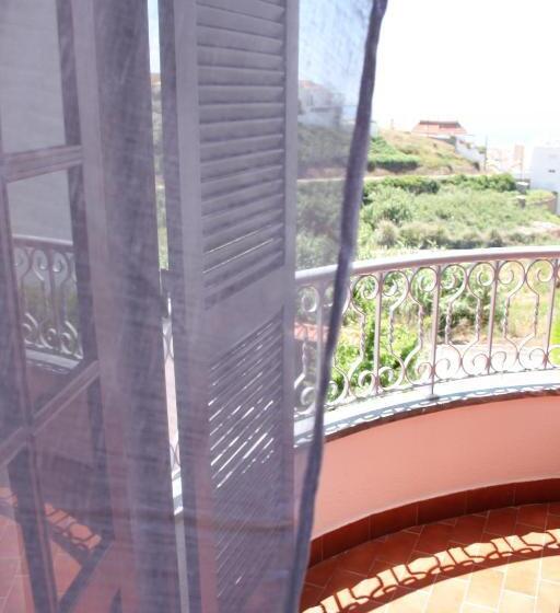 Кровать в Общей Комнате, Ericeira Chill Hill Hostel & Private Rooms   Peach Garden