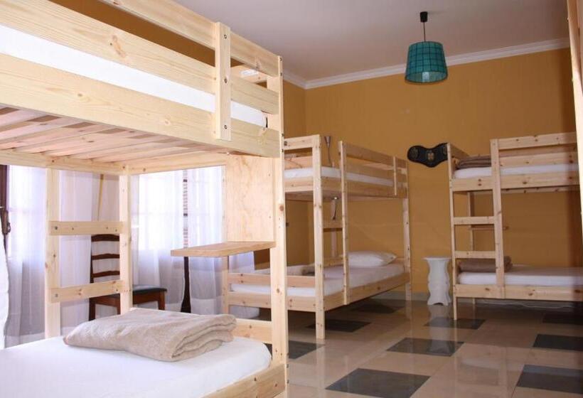 Кровать в Общей Комнате, Ericeira Chill Hill Hostel & Private Rooms   Peach Garden