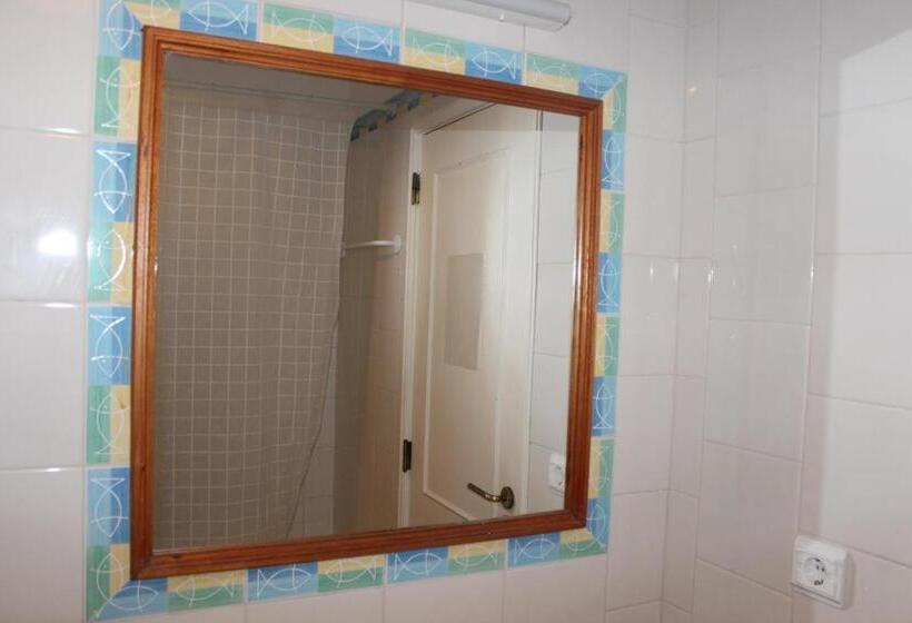 Номер Стандарт Совместная Ванная, Ericeira Chill Hill Hostel & Private Rooms   Peach Garden