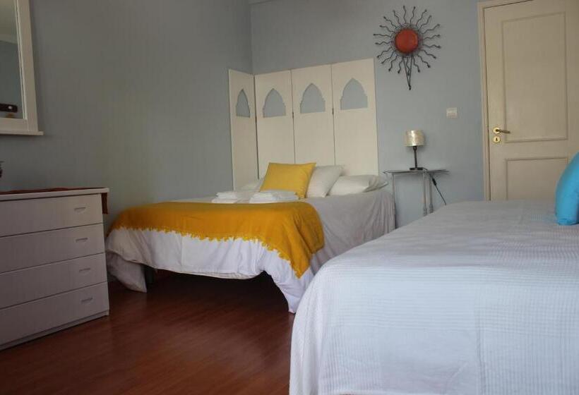 Номер Стандарт с Балконом, Ericeira Chill Hill Hostel & Private Rooms   Peach Garden