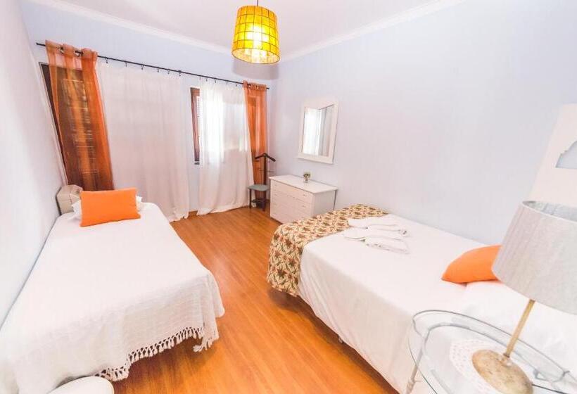 Номер Стандарт с Балконом, Ericeira Chill Hill Hostel & Private Rooms   Peach Garden
