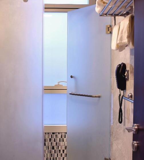 Escritório Estándar, Paragon Hotel Apartments
