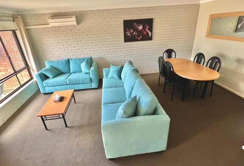 דירת שני חדרים, Bathurst Motor Inn