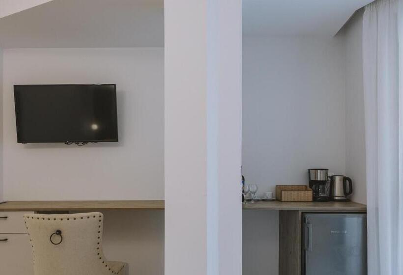 Семейный Номер, Theo Beach Hotel Apartments