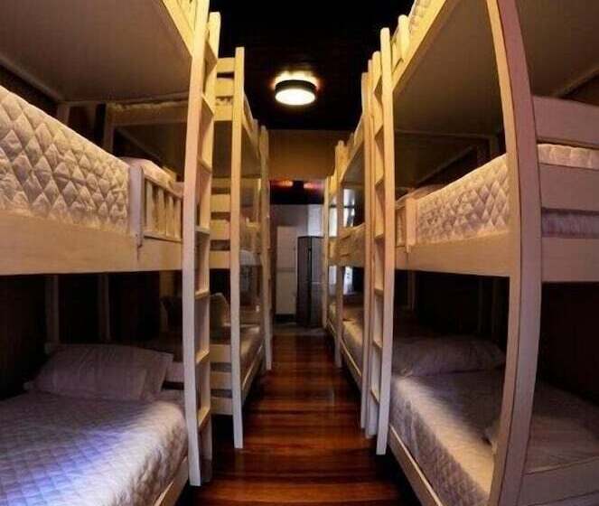 سرير فى غرفة مشتركه, Bahia Prime Hostel