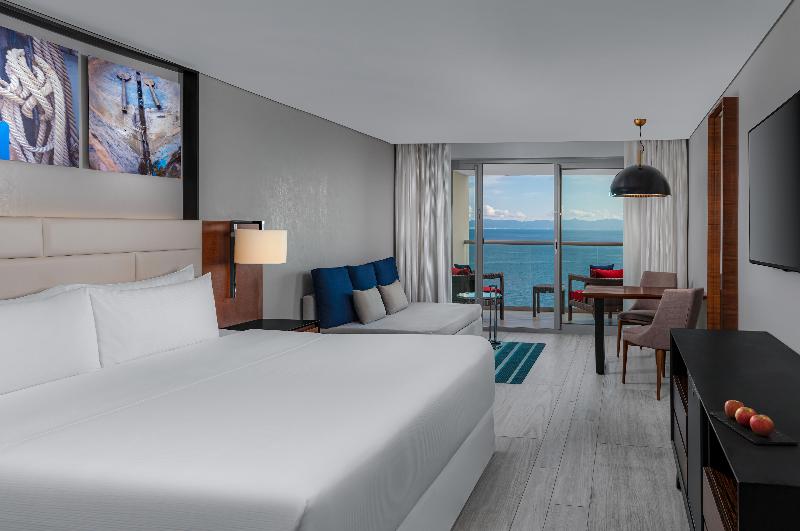 غرفة قياسية سرير كينج لذوى الإحتياجات الخاصة, Hilton Vallarta Riviera All Inclusive Resort, Puerto Vallarta
