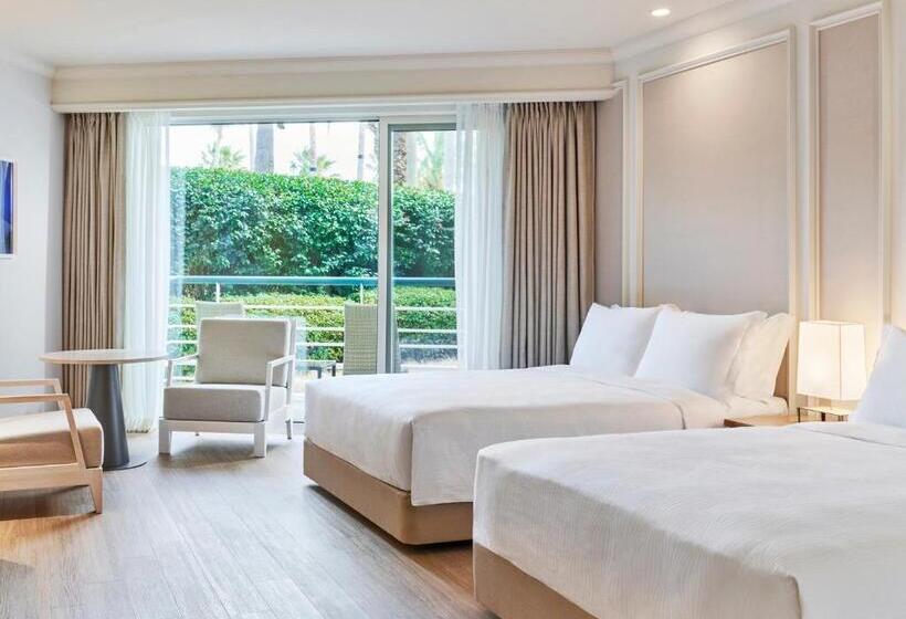 Номер Deluxe Вид на Бассейн, Grand Josun Jeju