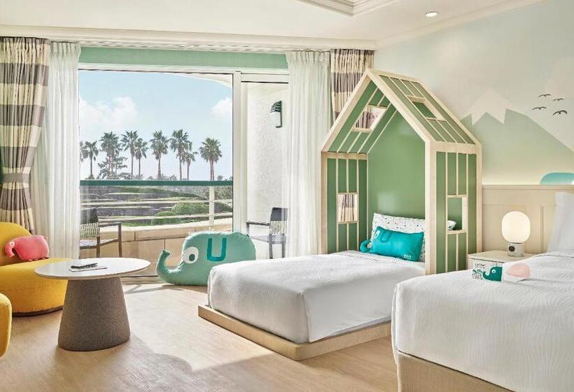 Номер Deluxe Вид на Бассейн, Grand Josun Jeju