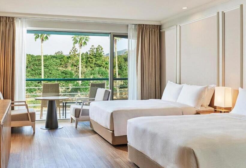Номер Superior Вид на Сад, Grand Josun Jeju