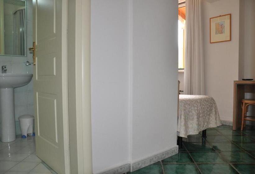 Quarto Estandar Individual, La Marticana