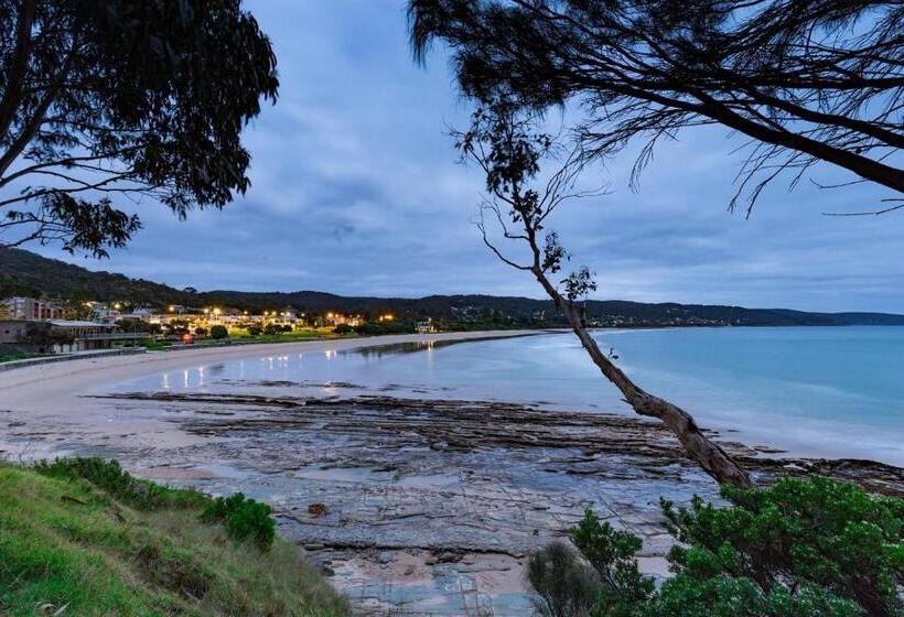 Семейный Номер, Lorne
