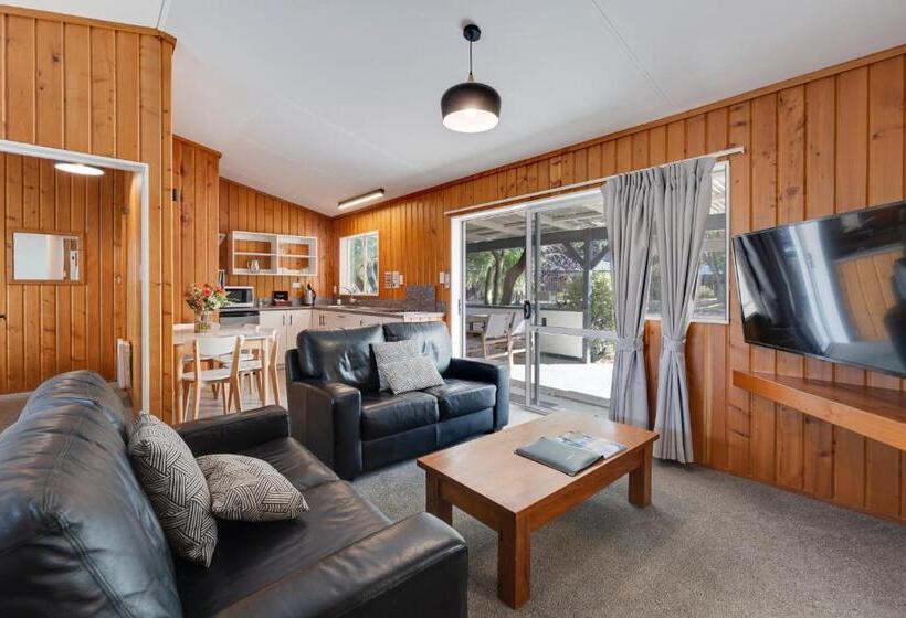 Апартаменты 3 Спальни, Archway Motels & Chalets