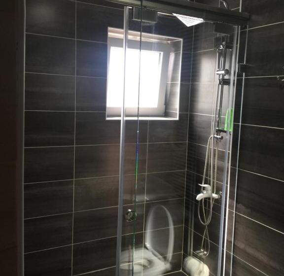 اتاق اکونومی یک تخته, Adria