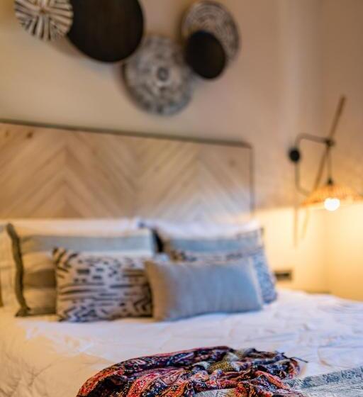 Люкс, Anthemion Suites And Villas