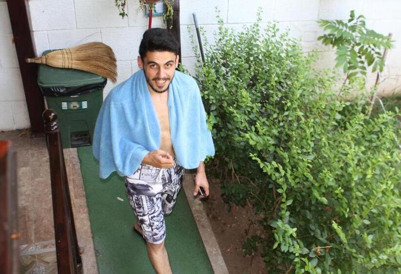 اتاق لوکس چهار تخته, Hadrian Gate