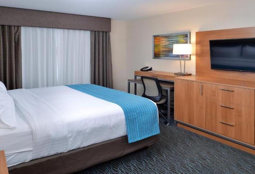 Номер Deluxe Кровать Кинг, Holiday Inn Hotel & Suites Edmonton Airport Conference Centre, An Ihg
